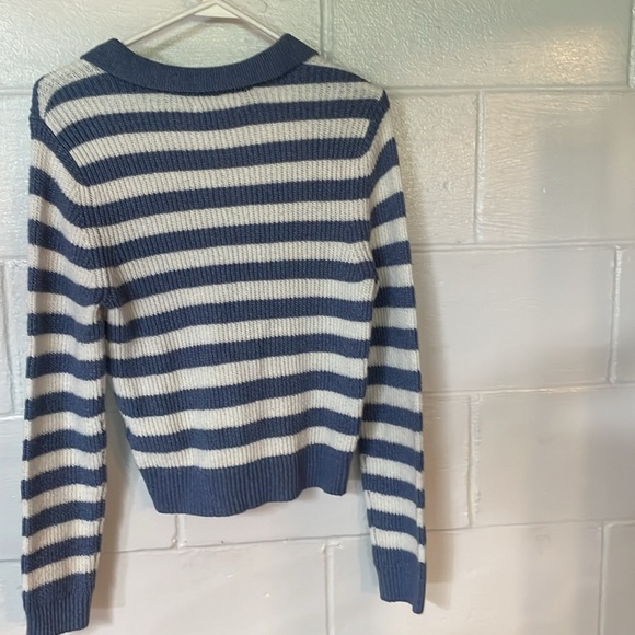 Women’s Collared Sweater - Picture 2 of 5